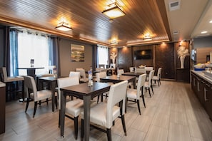 包含每日自助早餐