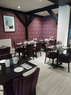 Se sirven desayunos, almuerzos y cenas