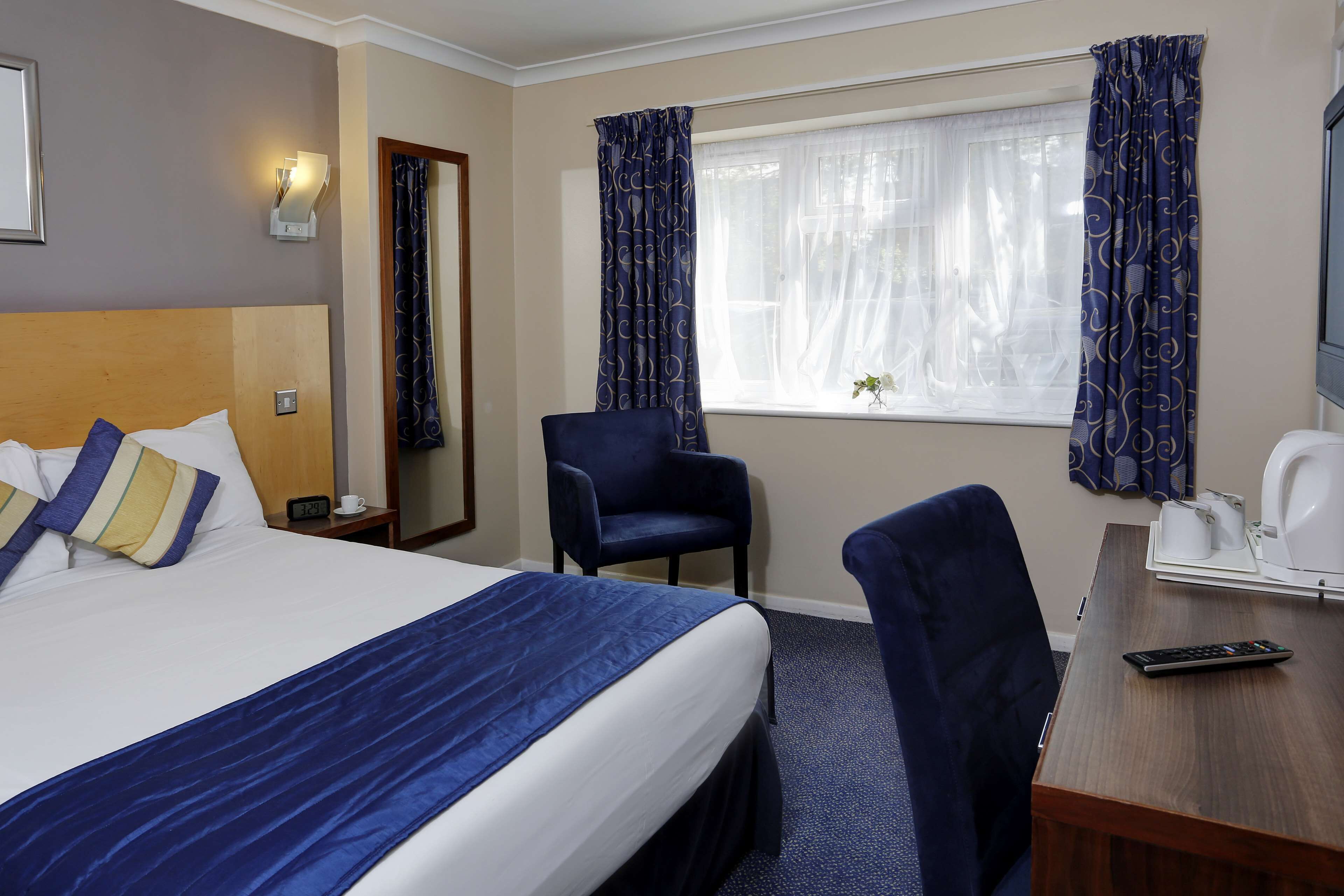 standard room, 1 double bed, non smoking | hypo-allergenic bedding, in-room safe, free cots/infant beds, free wifi