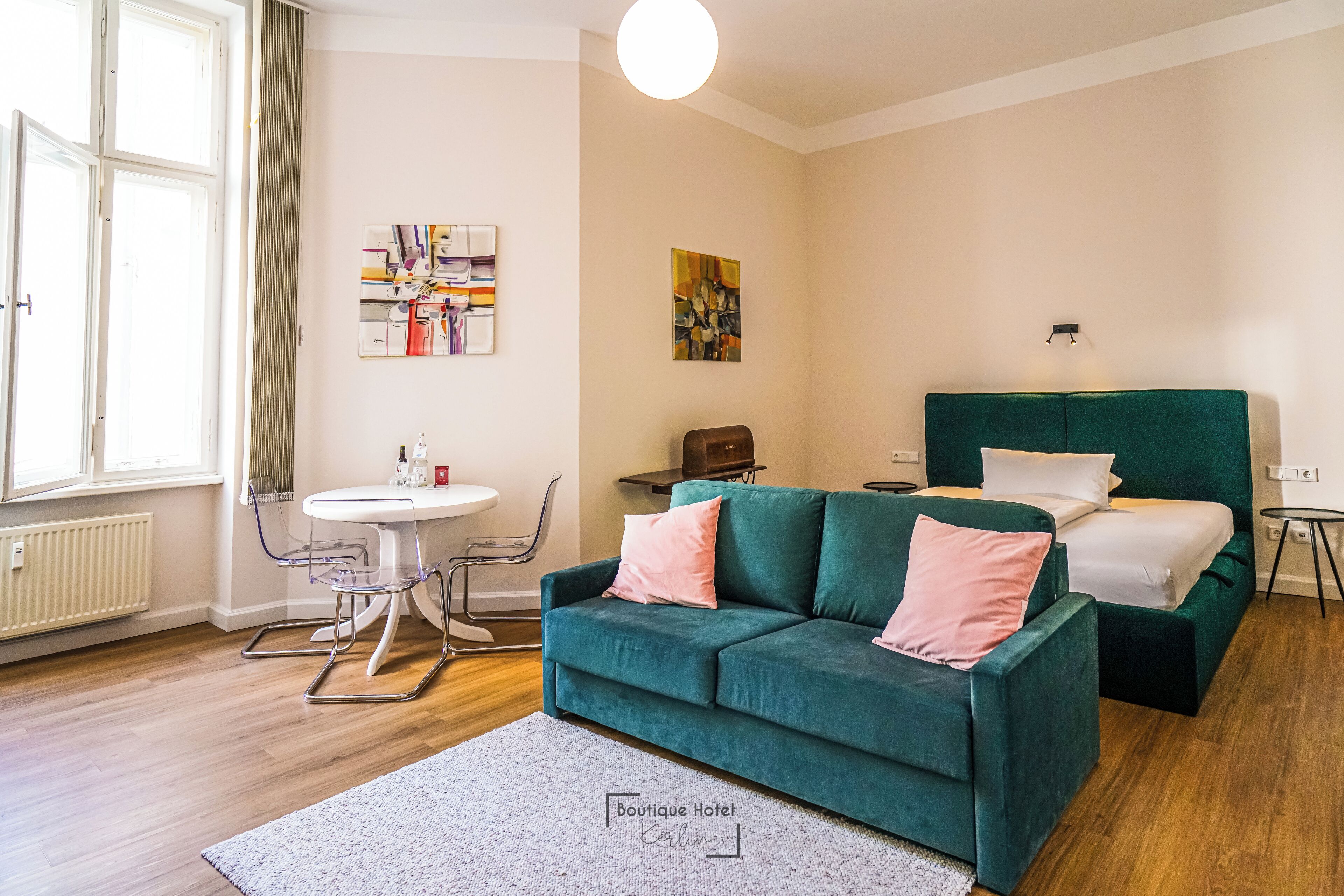 Deluxe-Doppelzimmer, Blick auf den Innenhof | Hochwertige Bettwaren, Zimmersafe, individuell dekoriert