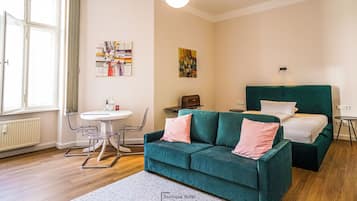 Deluxe-Doppelzimmer, Blick auf den Innenhof | Hochwertige Bettwaren, Zimmersafe, individuell dekoriert