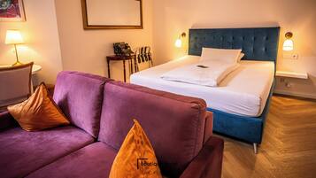 Habitación Deluxe doble, vistas al patio | 1 dormitorio, ropa de cama de alta calidad, caja fuerte