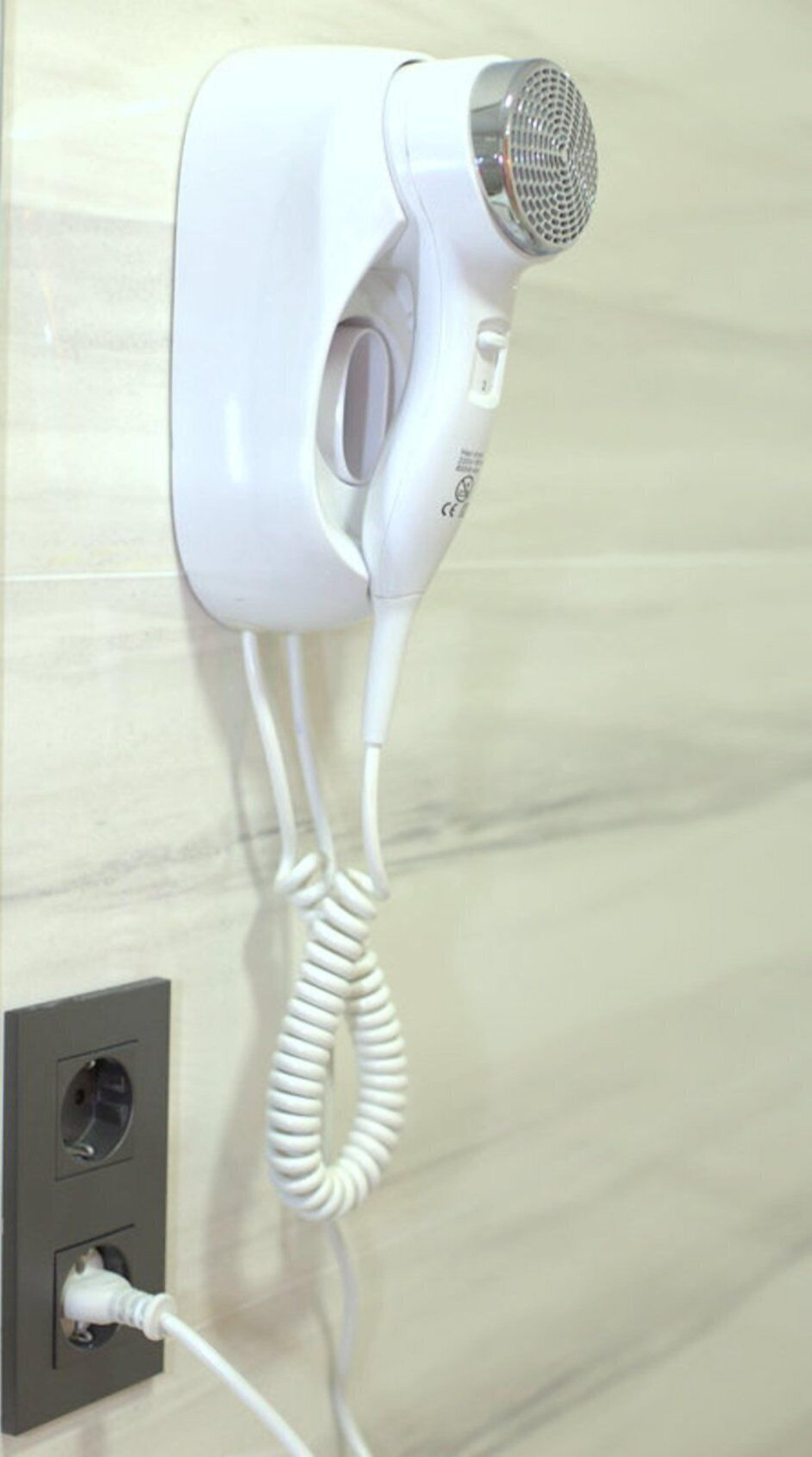 standard double or twin room, 1 bedroom, non smoking | bathroom amenities | shower, free toiletries, bidet, towels