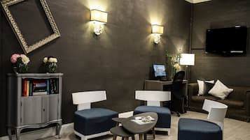 Coin salon dans le hall
