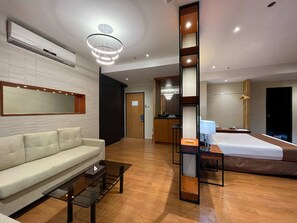 1 bedroom, in-room safe, desk, soundproofing