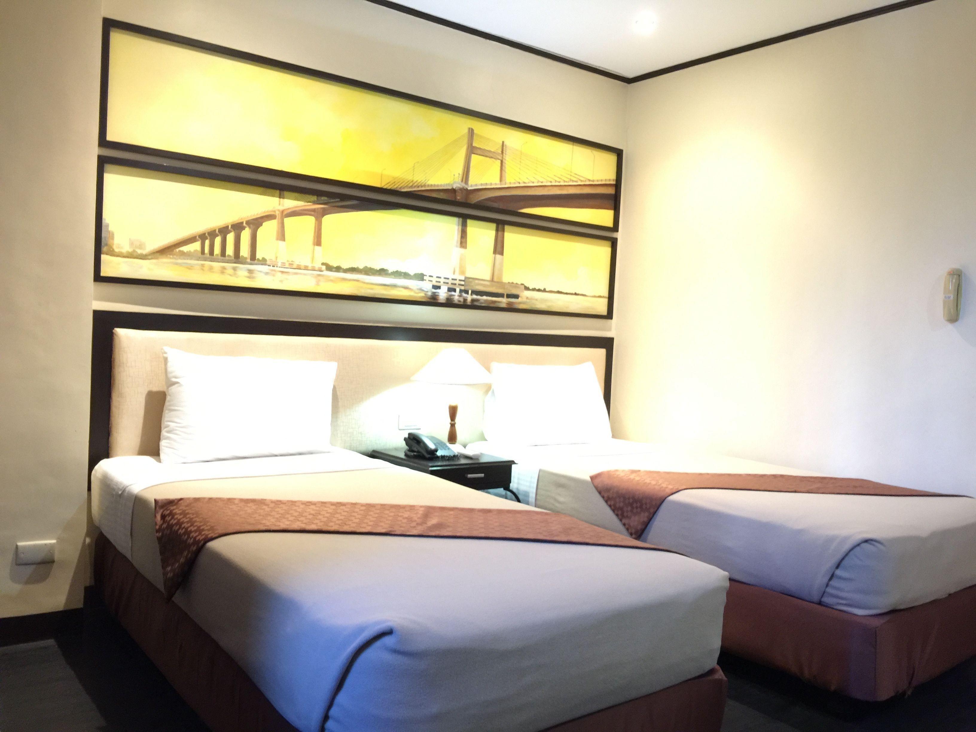 Brankas, meja kerja, kedap suara, dan Wi-Fi gratis