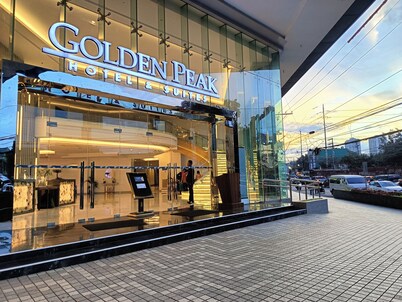 The Golden Peak Hotel & Suites powered by Cocotel
