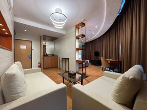 1 bedroom, in-room safe, desk, soundproofing