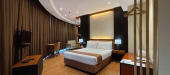 The Golden Peak Hotel & Suites powered by Cocotel