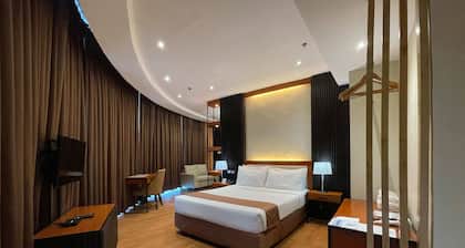 The Golden Peak Hotel & Suites powered by Cocotel