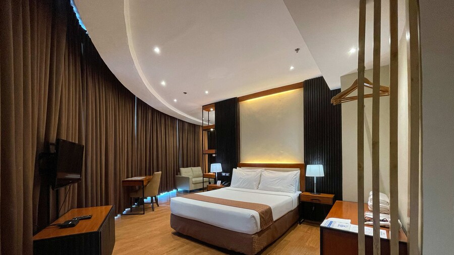 The Golden Peak Hotel & Suites powered by Cocotel