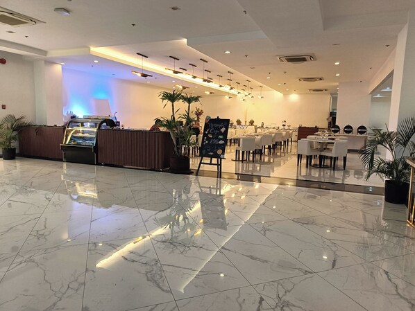 Daily local cuisine breakfast (PHP 350 per person)