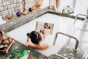 Couples treatment room(s), sauna, hot tub, body treatments, aromatherapy - JW Marriott Phuket Resort & Spa (Mai Khao)