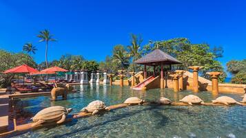 3 outdoor pools, pool umbrellas, sun loungers