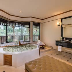 Suite, 1 Bedroom, Non Smoking, Oceanfront | Bathroom | Separate tub and shower, deep soaking tub, rainfall showerhead