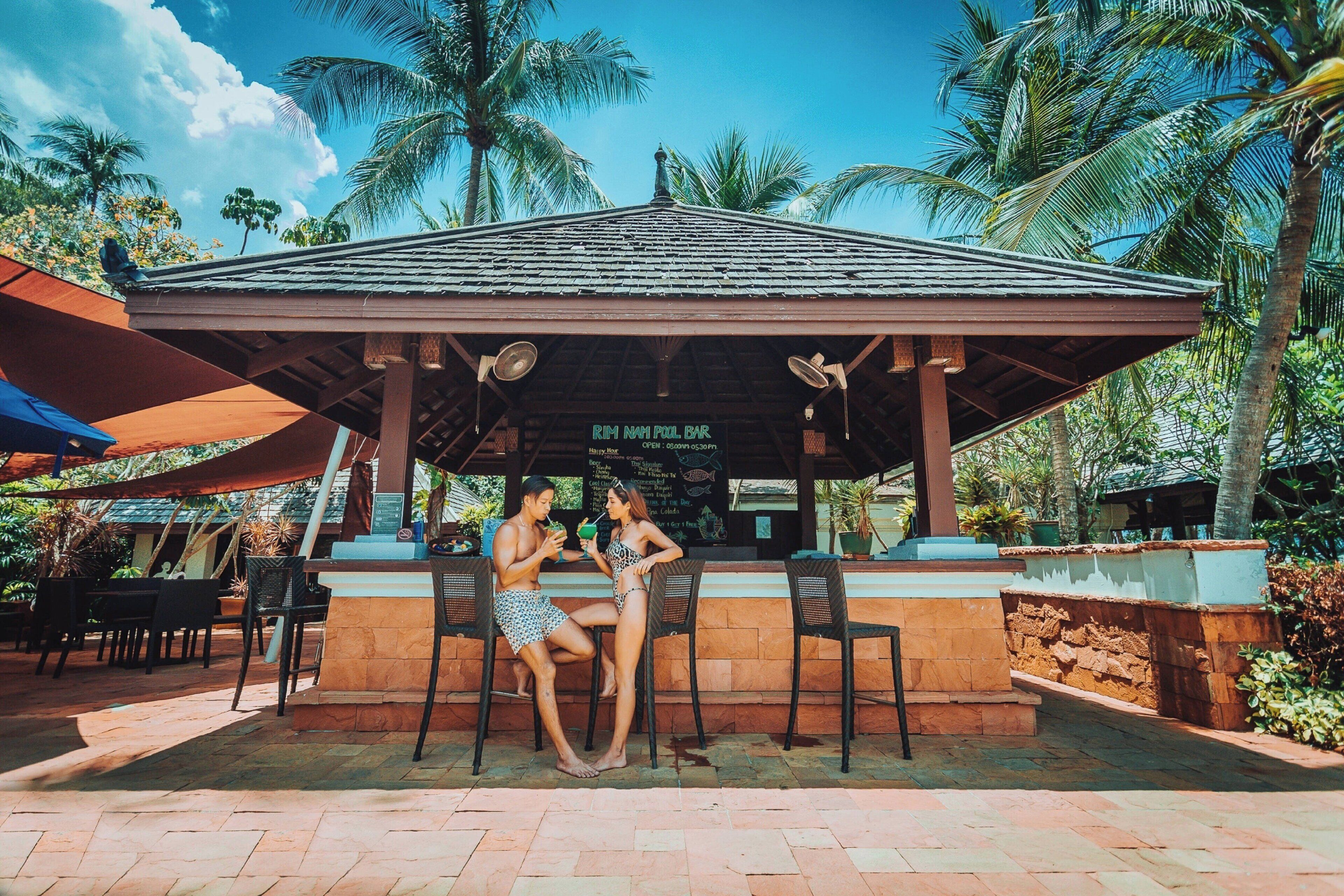 3 outdoor pools, pool umbrellas, pool loungers