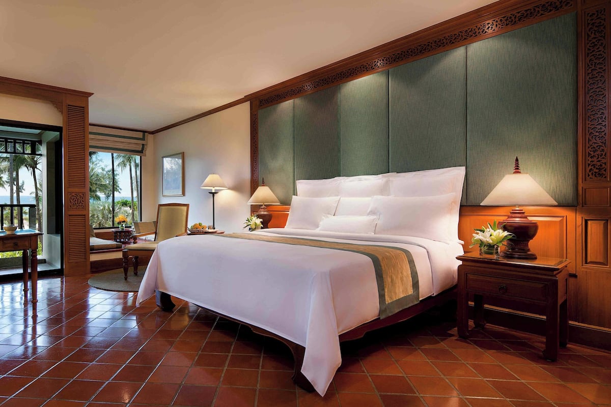 Room, 1 King Bed, Balcony, Garden View | Premium bedding, minibar, in-room safe, desk