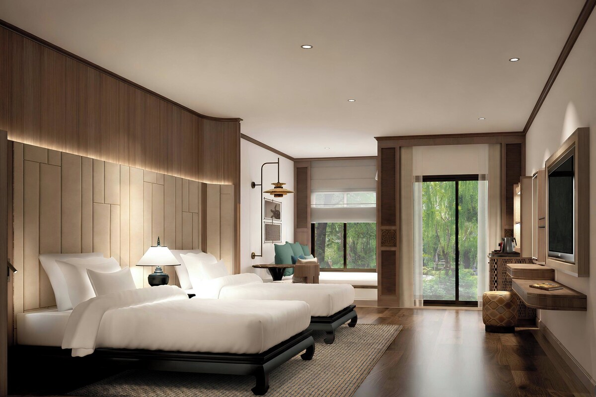 Premium bedding, minibar, in-room safe, desk
