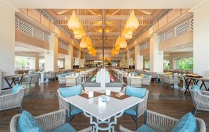 5 restaurants, breakfast, dinner served; Italian cuisine 