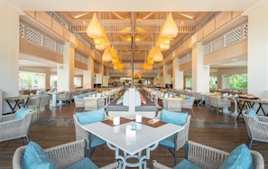 5 restaurants, breakfast, dinner served; Italian cuisine