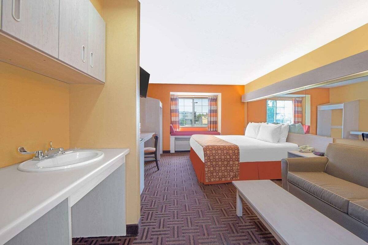 Room, 1 King Bed with Sofa bed, Non Smoking | Desk, iron/ironing board, WiFi (free), bed sheets