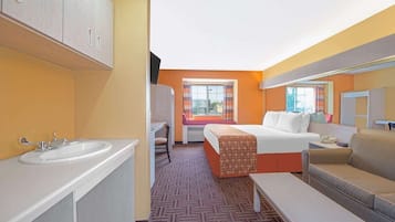 Habitación, 1 cama de matrimonio grande con sofá cama, no fumadores | Escritorio, tabla de planchar con plancha, wifi gratis y ropa de cama