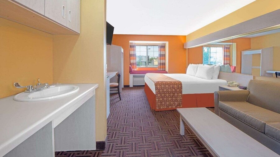 Longhorn Inn and Suites