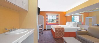 Longhorn Inn and Suites