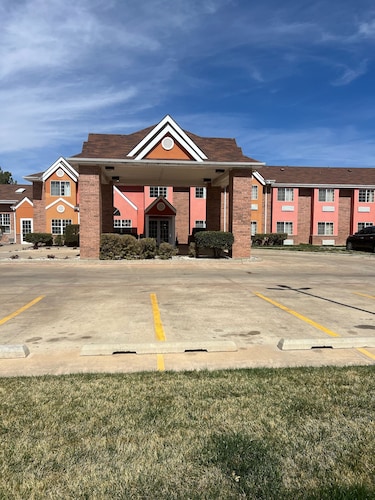 Longhorn Inn and Suites