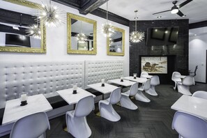Free daily continental breakfast - Adante Hotel (San Francisco)