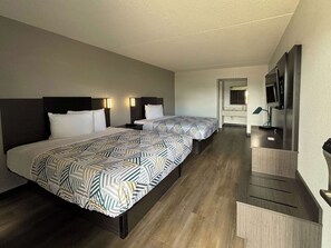 A hotel room with two beds, a TV, and a desk with a mirror. - Motel 6 Richmond, KY – EKU Campus Area (Richmond)