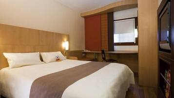 Bàn, bàn ủi/dụng cụ ủi quần áo, truy cập Internet không dây miễn phí