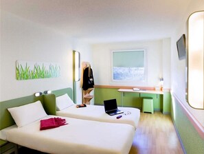 Desk, iron/ironing board, free WiFi - Ibis Budget Alcala de Henares (Alcala de Henares)