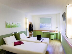 Desk, iron/ironing board, free WiFi - Ibis Budget Alcala de Henares (Alcala de Henares)
