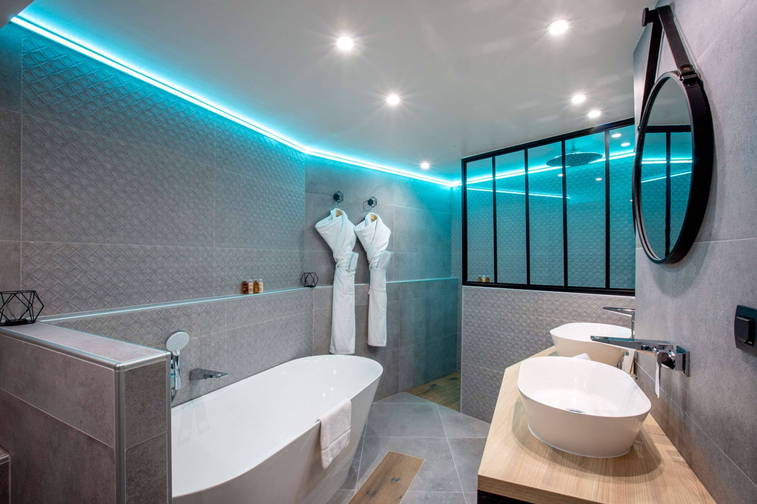 suite, 1 king bed, non smoking | bathroom | hair dryer, towels