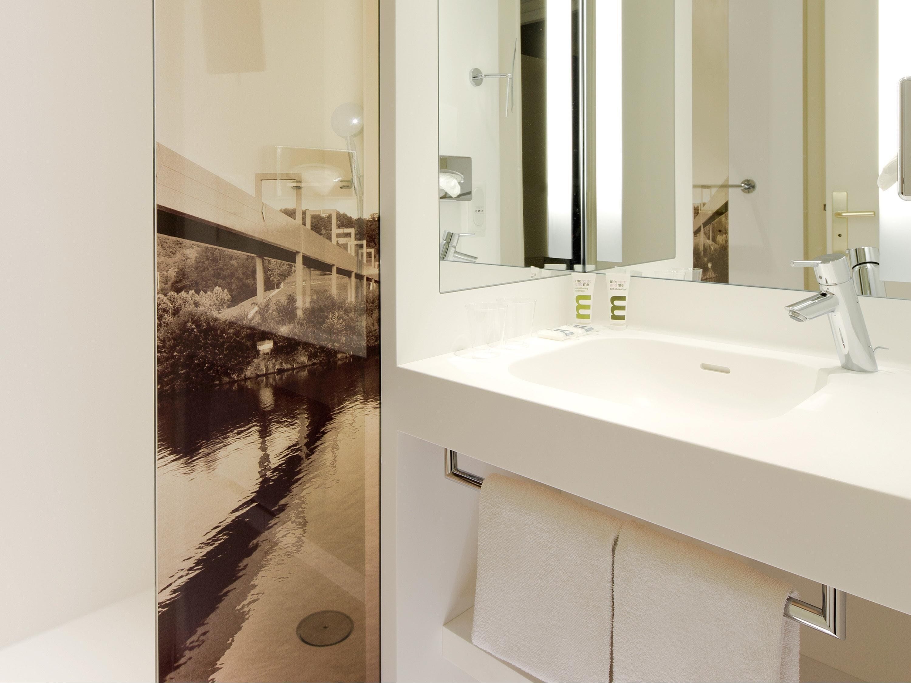 Classic Room, 1 Double Bed | In-room safe, blackout drapes, soundproofing, free cribs/infant beds