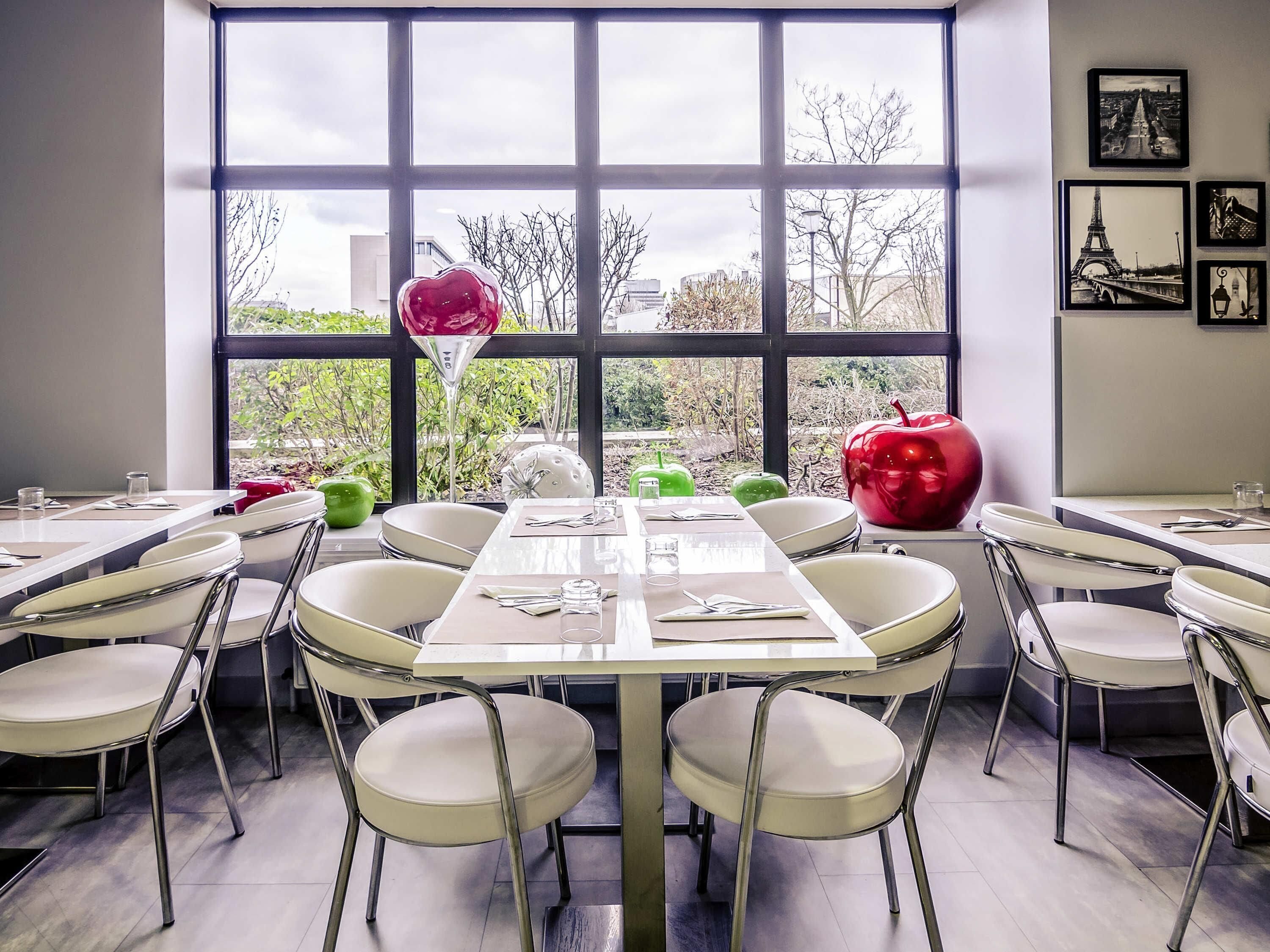 อาหารเช้าแบบคอนติเนนทัลทุกวัน (EUR 18 ต่อคน)