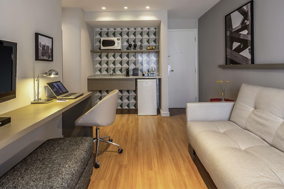 Habitación superior, varias camas | Minibar, caja de seguridad en la habitación y escritorio