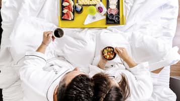 Breakfast, lunch, dinner served; international cuisine