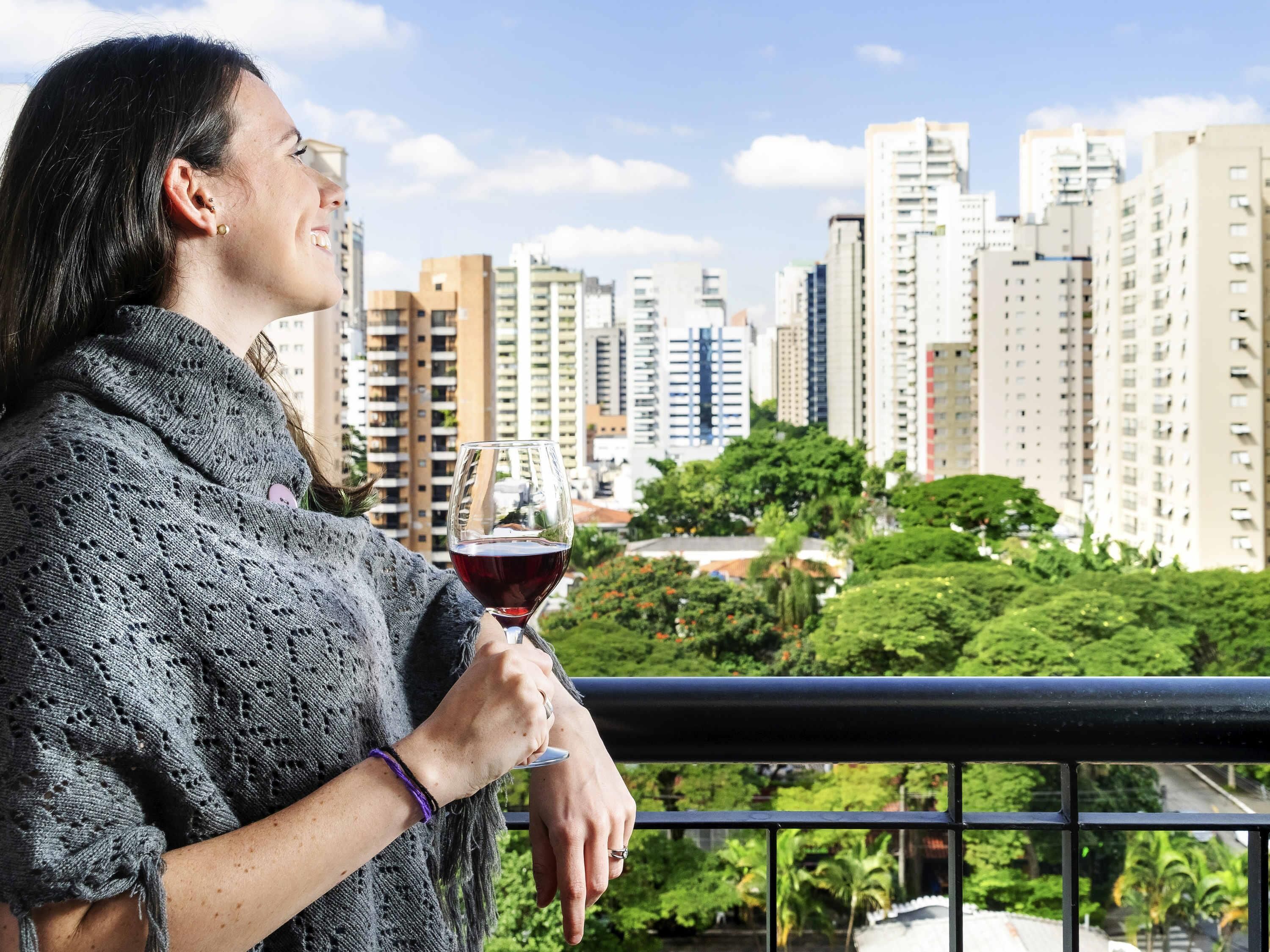 Standard Twin Room, 2 Single Beds | Minibar, in-room safe, desk, blackout curtains