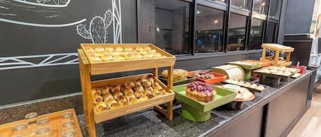 Daily buffet breakfast (BRL 48 per person)