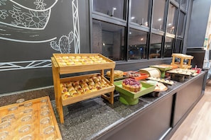 Desayuno buffet todos los días (BRL 48 por persona)