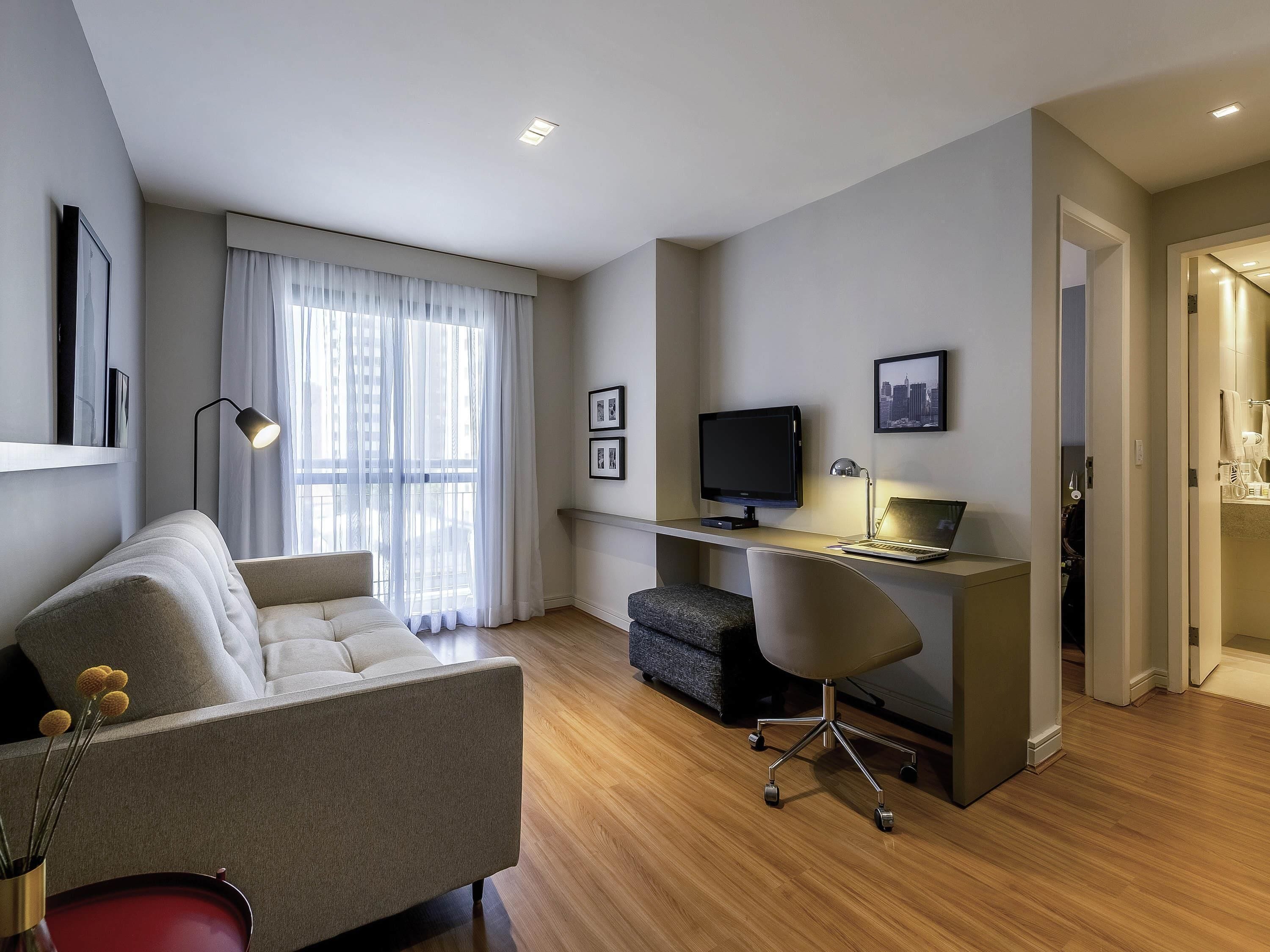 Habitación superior, varias camas | Minibar, caja de seguridad en la habitación y escritorio 