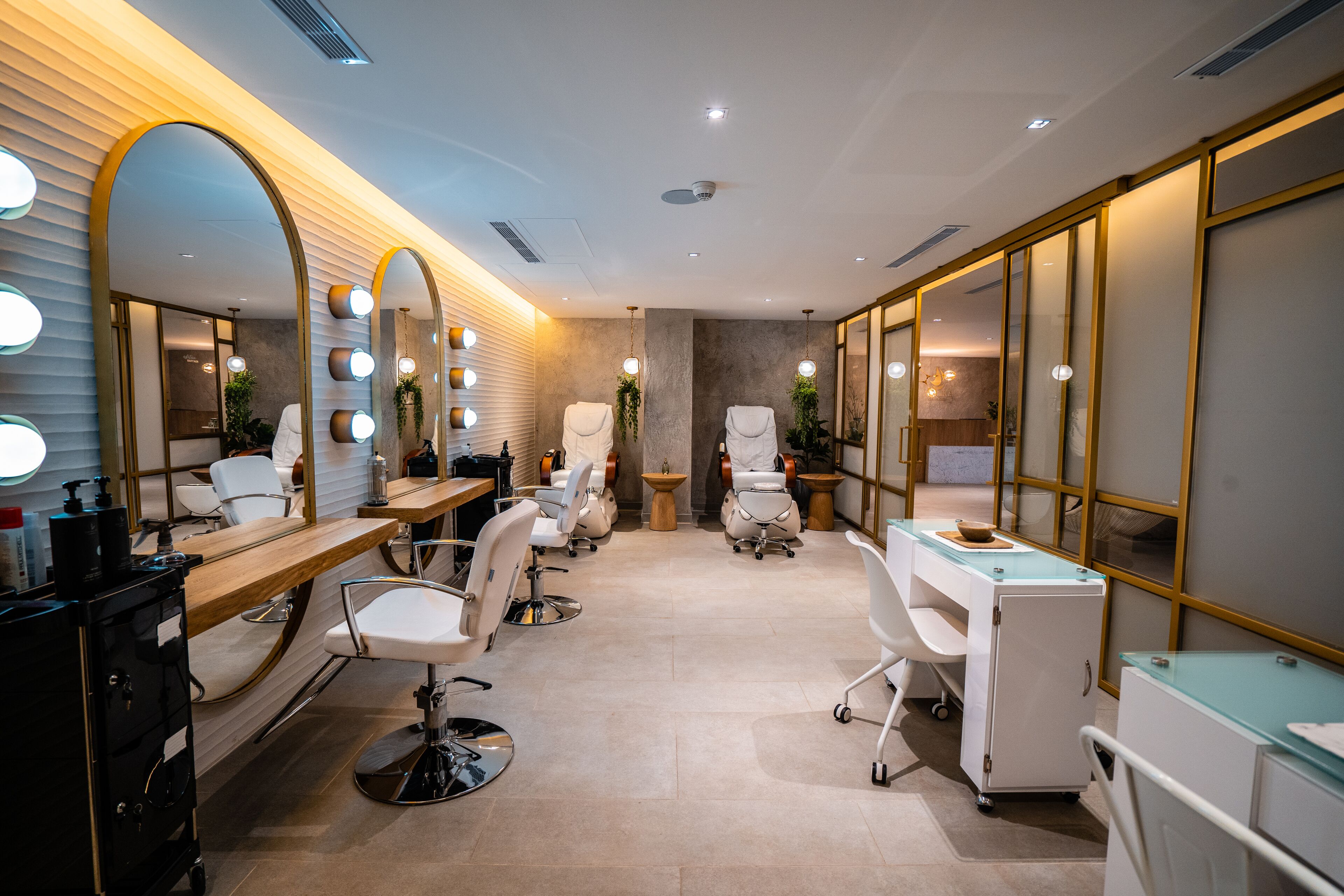 sauna, hot tub, body treatments, aromatherapy, body wraps, body scrubs