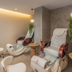 Sauna, hot tub, body treatments, aromatherapy, body wraps, body scrubs