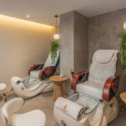 Sauna, hot tub, body treatments, aromatherapy, body wraps, body scrubs