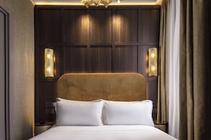 Ropa de cama hipoalergénica, colchones con efecto memoria y minibar 