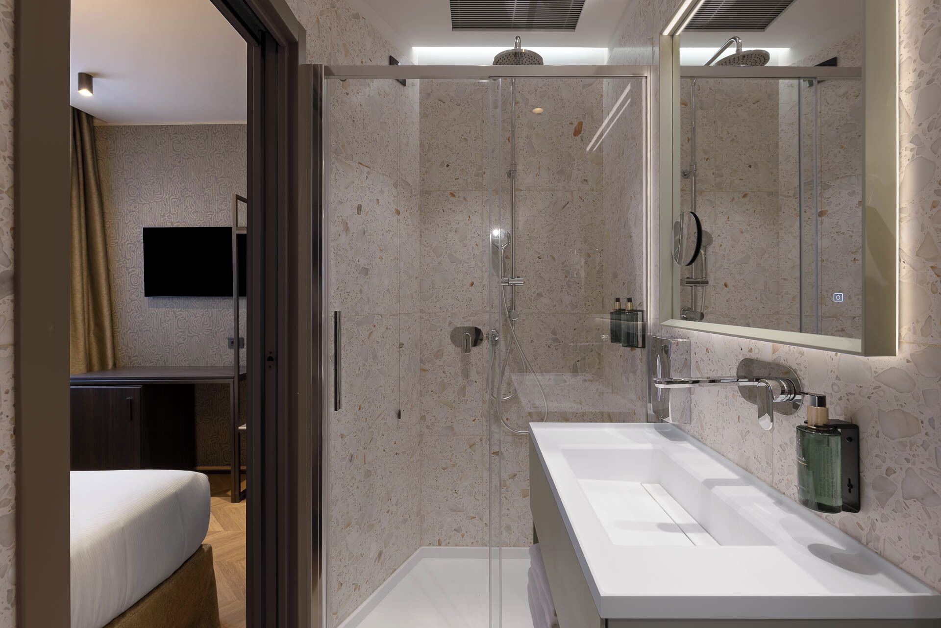 Economy Double Room Single Use | Bathroom | Shower, rainfall showerhead, hair dryer, slippers