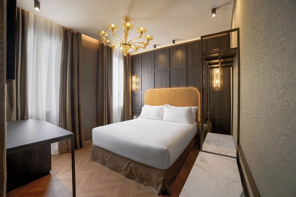 Ropa de cama hipoalergénica, colchones con efecto memoria y minibar
