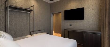 Ropa de cama hipoalergénica, colchones con efecto memoria y minibar
